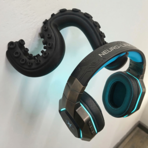 casque tentacule-2 ecomii.com porte casque audio noir en forme de tentacule sur un mur blanc